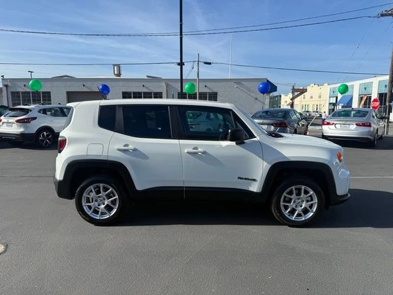 Used 2023 Jeep Renegade Latitude AWD/4WD image 6