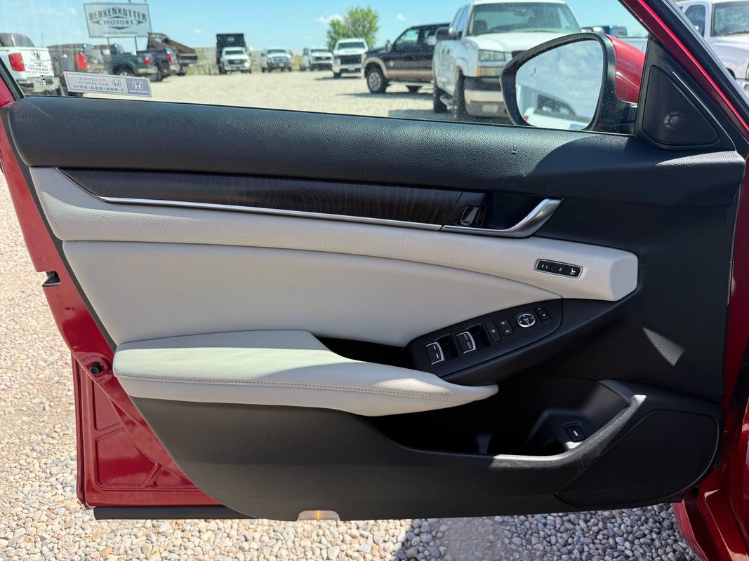 Used 2021 Honda Accord Touring image 29