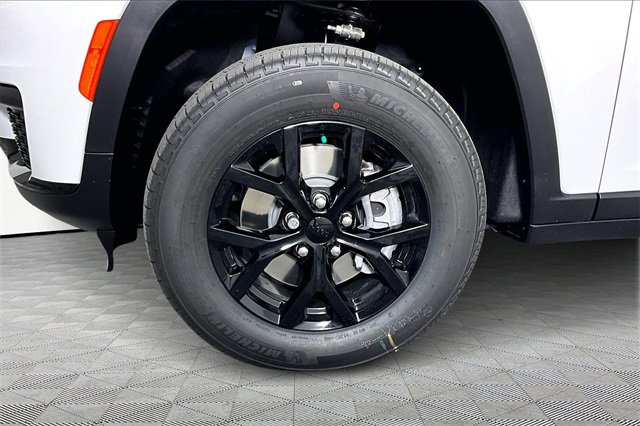 New 2025 Jeep Grand Cherokee L Altitude image 13