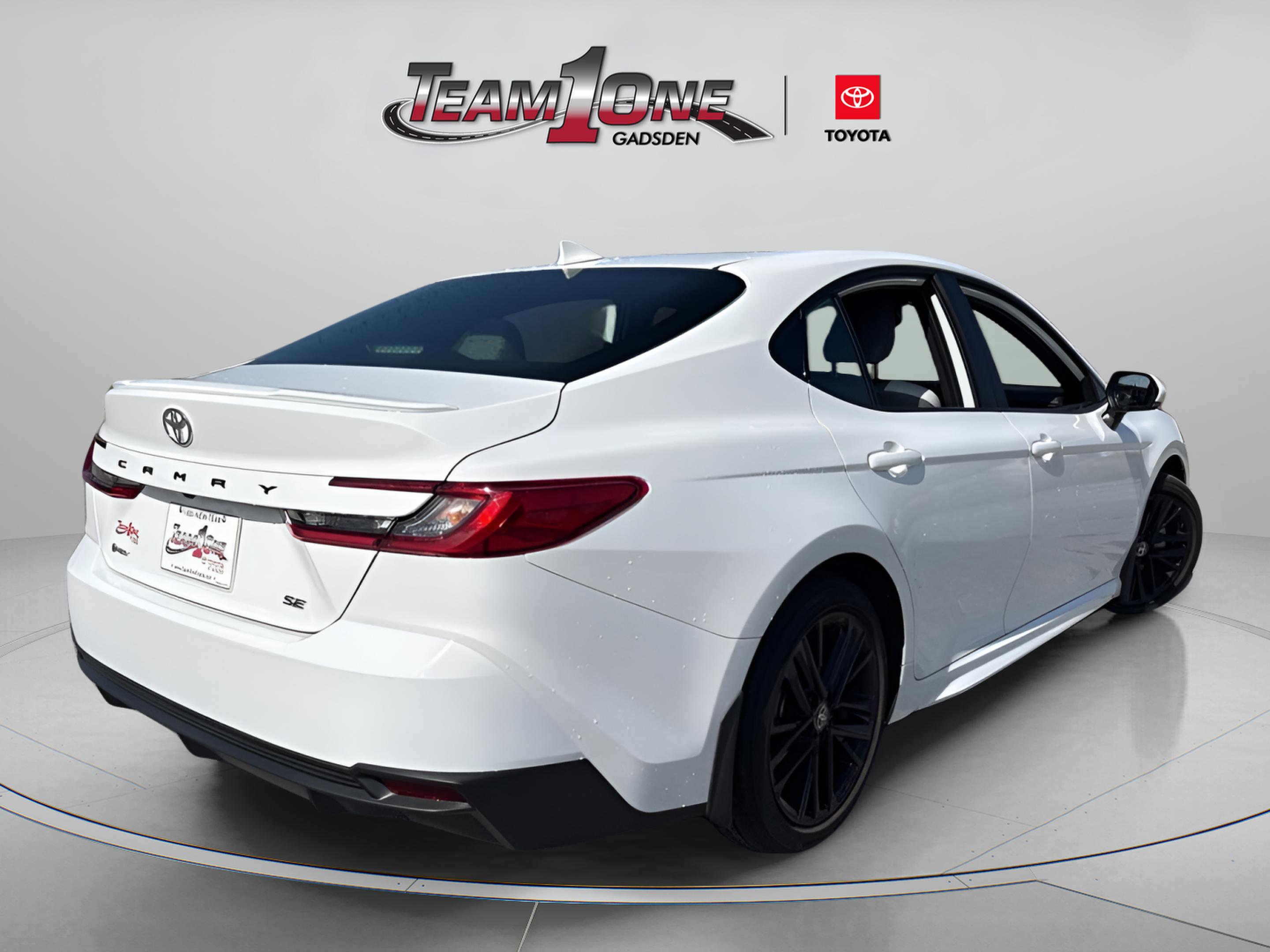 Used 2025 Toyota Camry SE image 13