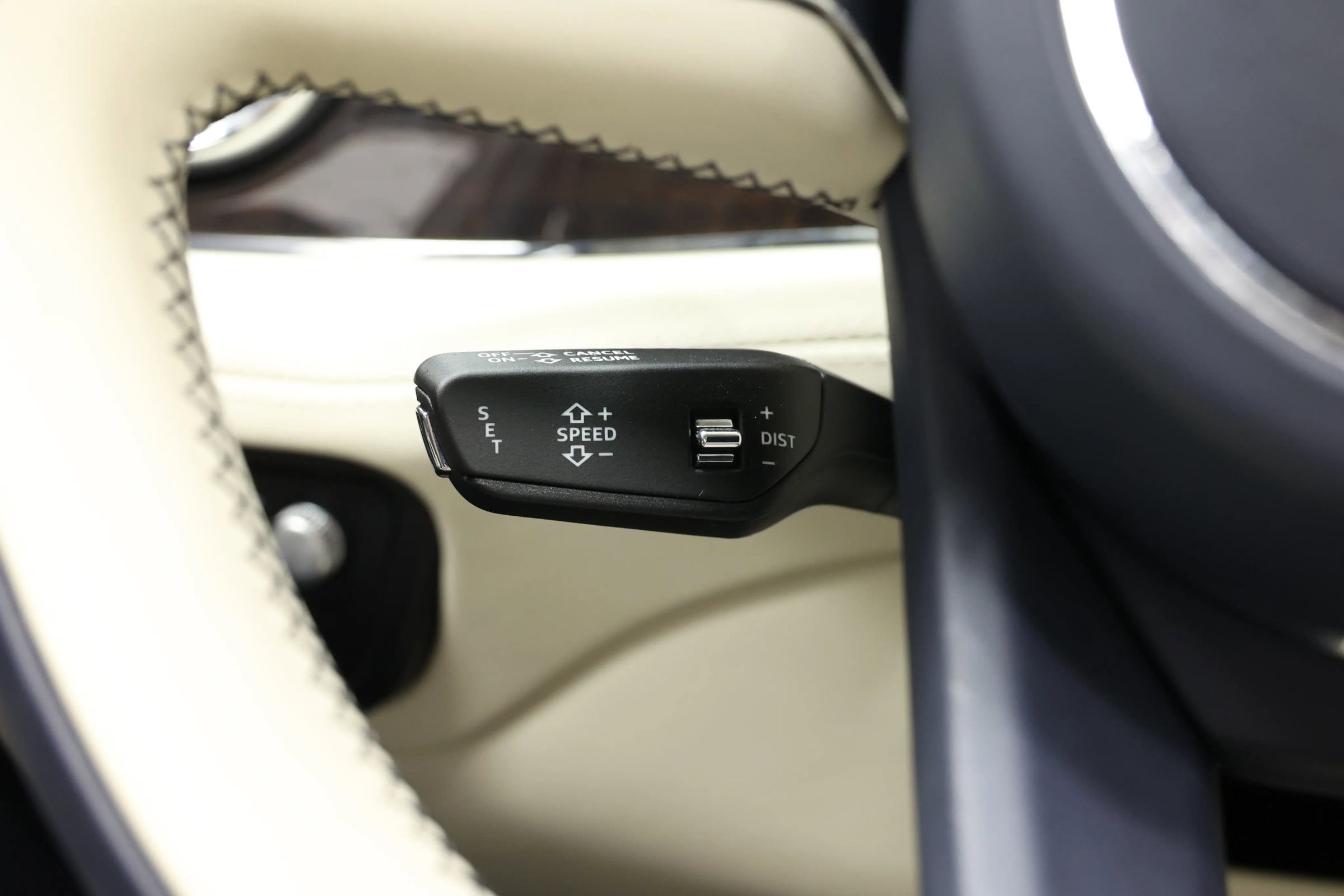 Used 2022 Bentley Bentayga image 29