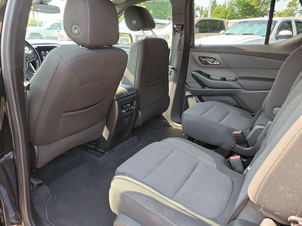 Used 2022 Chevrolet Traverse LT FWD image 16