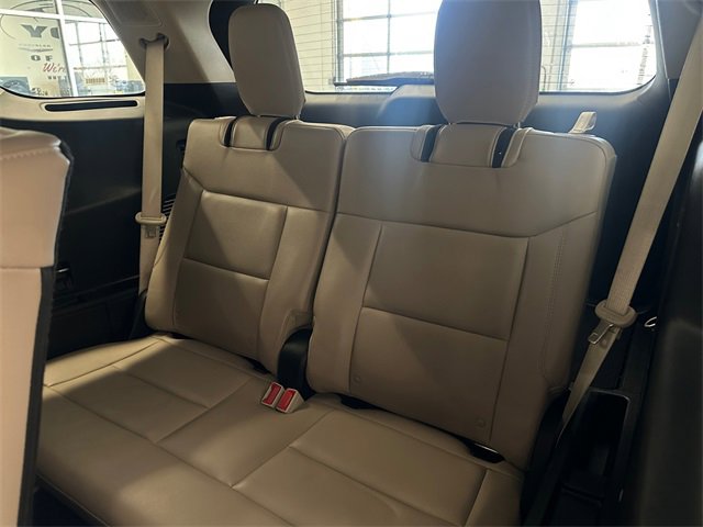 Used 2023 Ford Explorer Limited image 16