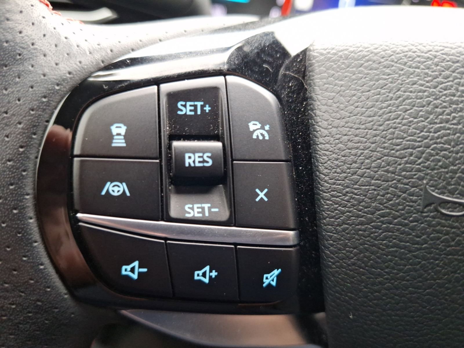 Used 2023 Ford Explorer ST-Line image 17