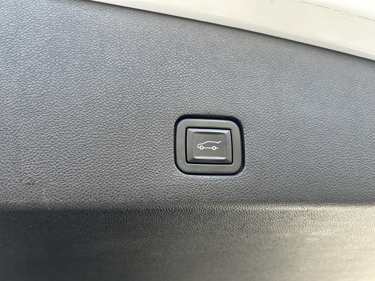 Used 2022 Cadillac XT6 Premium Luxury w/ Technology Package image 40