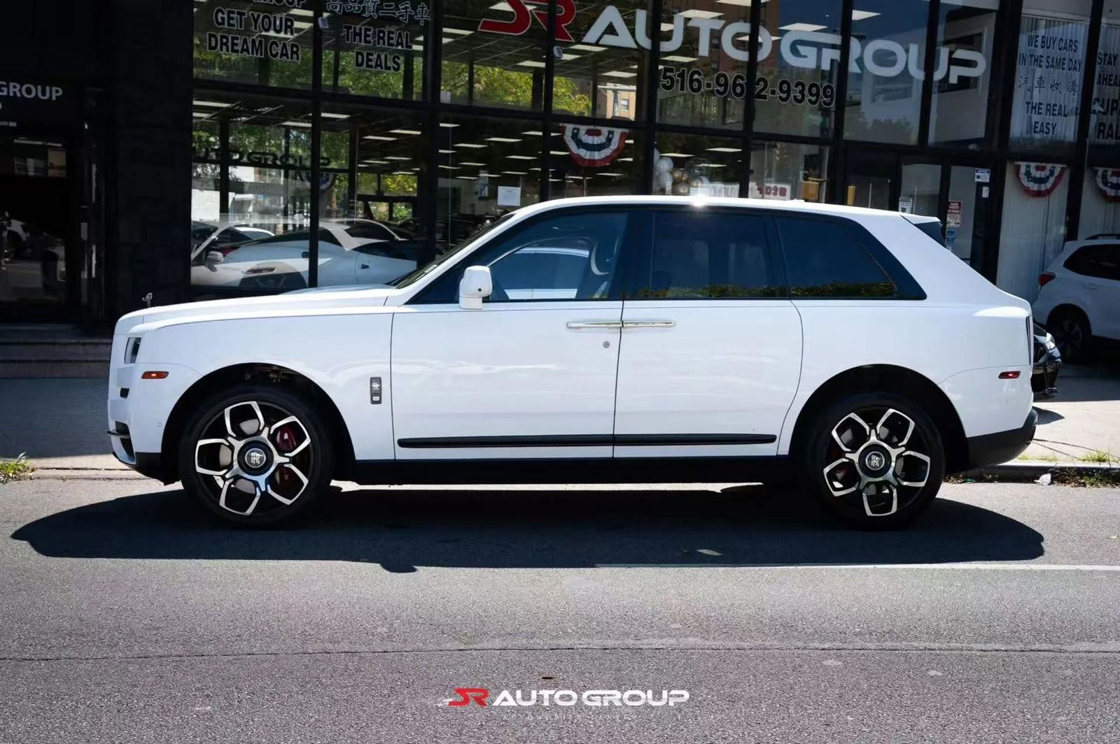 Used 2020 Rolls-Royce Cullinan Black Badge image 4
