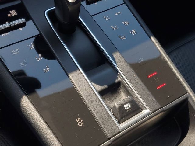 Used 2022 Porsche Macan Base image 32