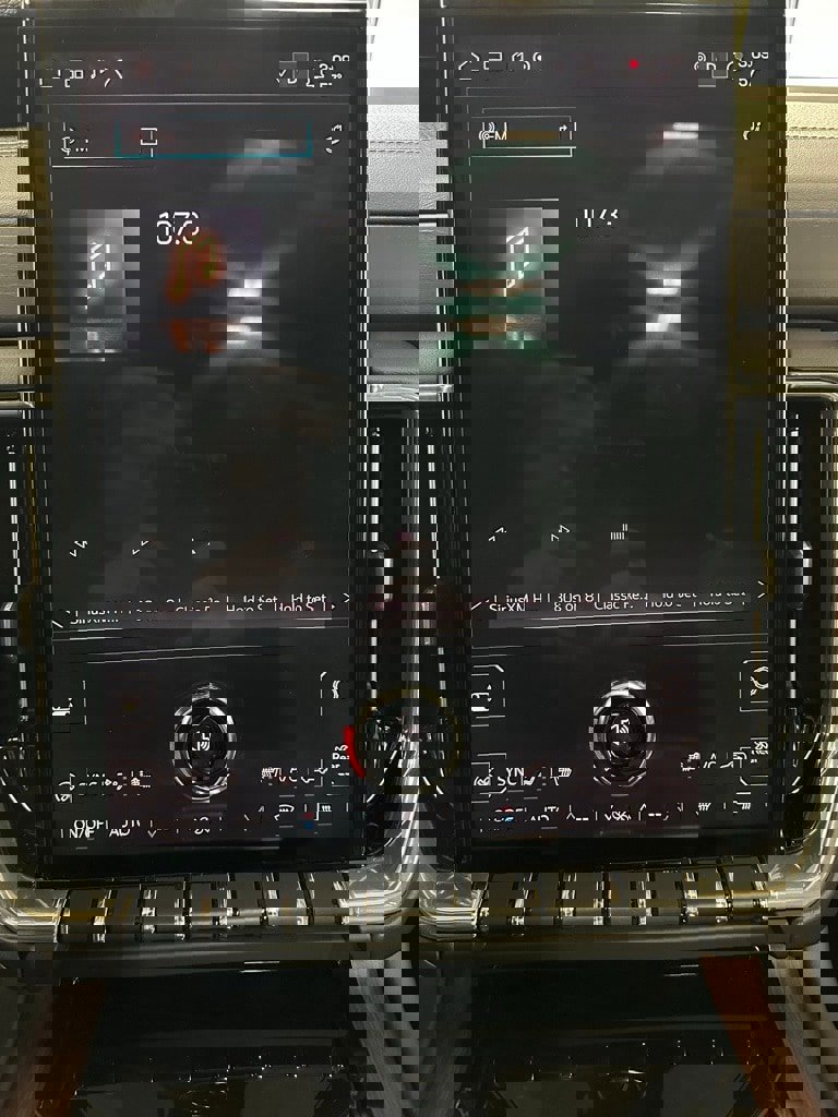 Used 2025 GMC Yukon XL Denali w/ Sun & Power Step Package image 32