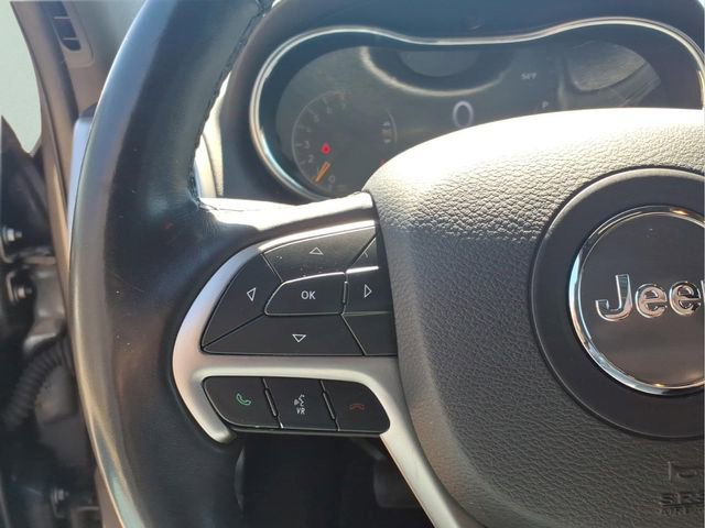 Used 2019 Jeep Grand Cherokee Laredo w/ Security & Convenience Group AWD/4WD image 15