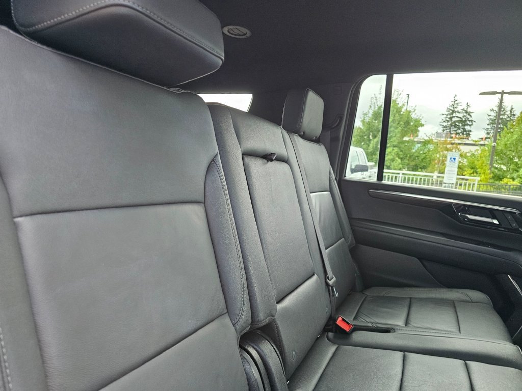 Used 2025 Chevrolet Suburban Z71 AWD/4WD image 13
