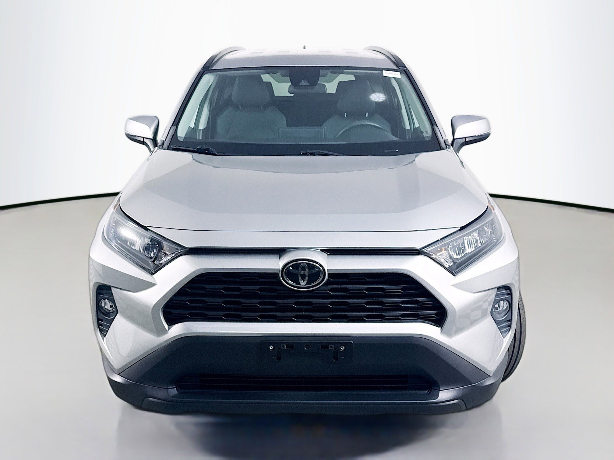 Used 2020 Toyota RAV4 XLE image 2