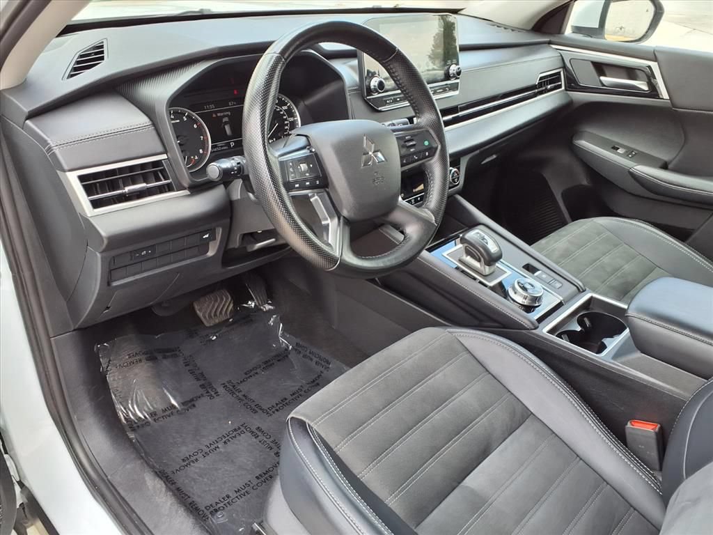 Used 2024 Mitsubishi Outlander SE FWD image 17