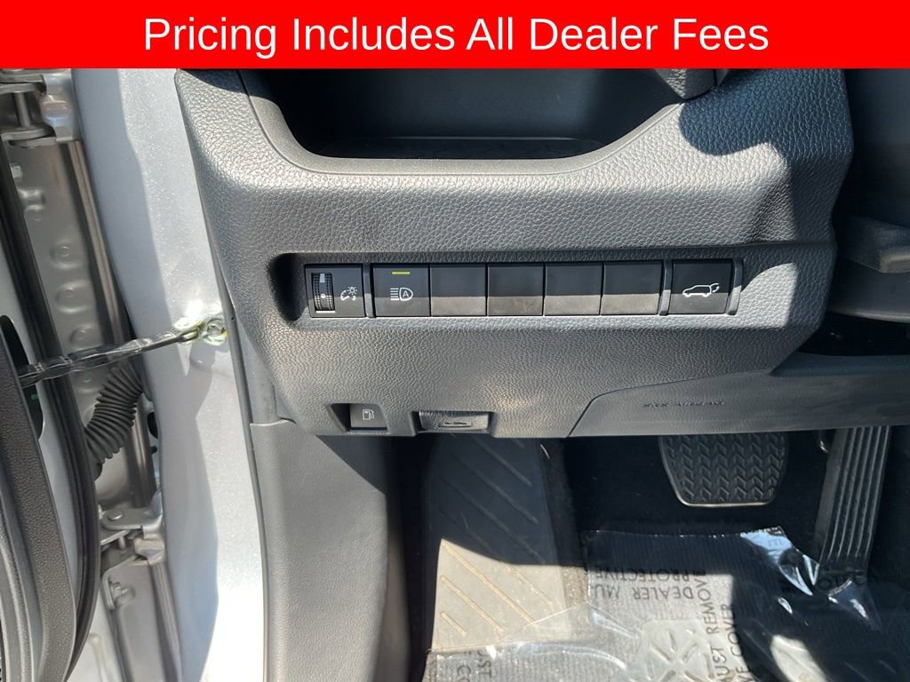 Used 2023 Toyota RAV4 XSE AWD/4WD image 7