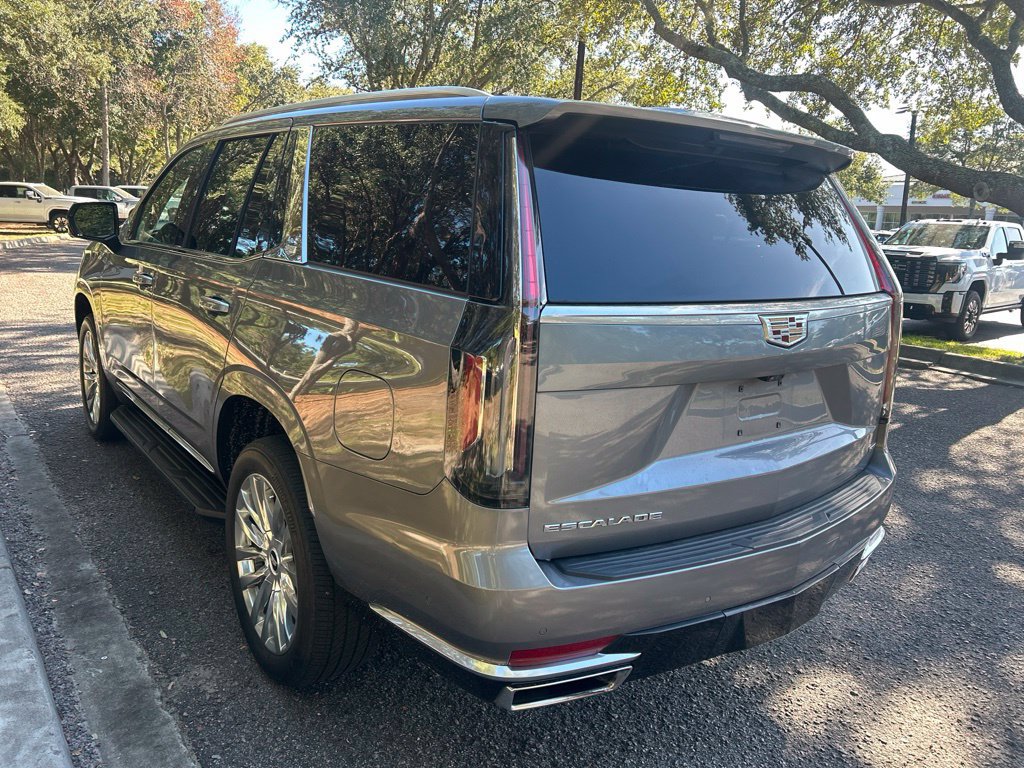 Used 2021 Cadillac Escalade Premium Luxury AWD/4WD image 8
