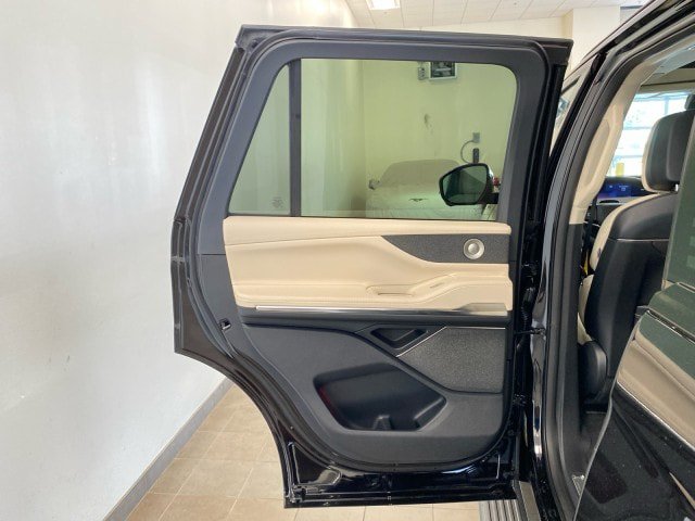 New 2027 Lincoln Navigator Reserve w/ Jet Appearance Package AWD/4WD image 11