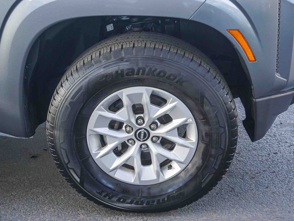 Used 2024 Nissan Frontier SV image 10