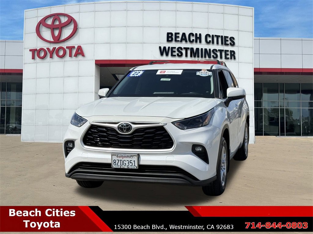 Certified 2022 Toyota Highlander LE image 5