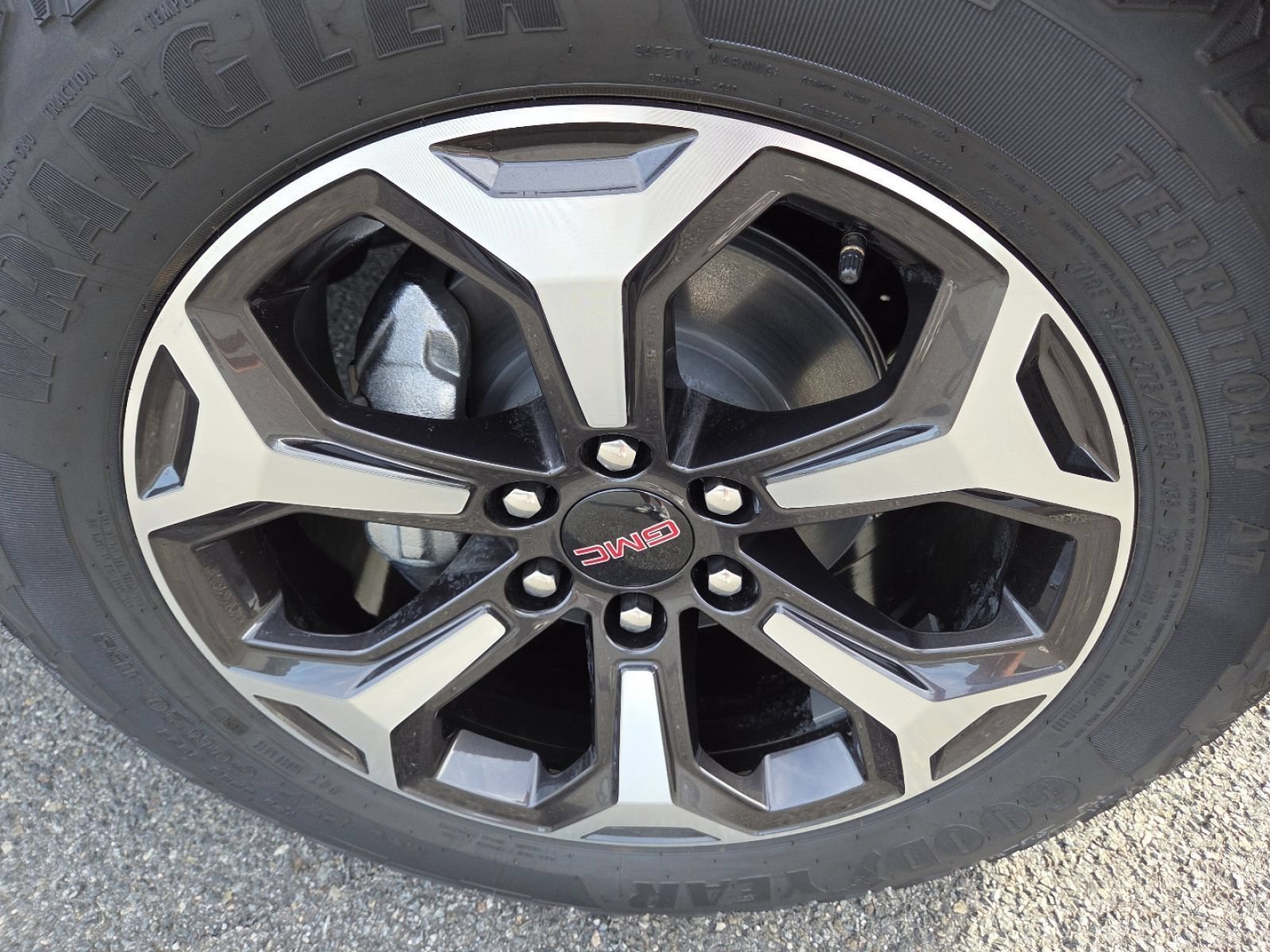 New 2026 GMC Yukon XL AT4 Ultimate w/ LPO, Floor Liner Package AWD/4WD image 19