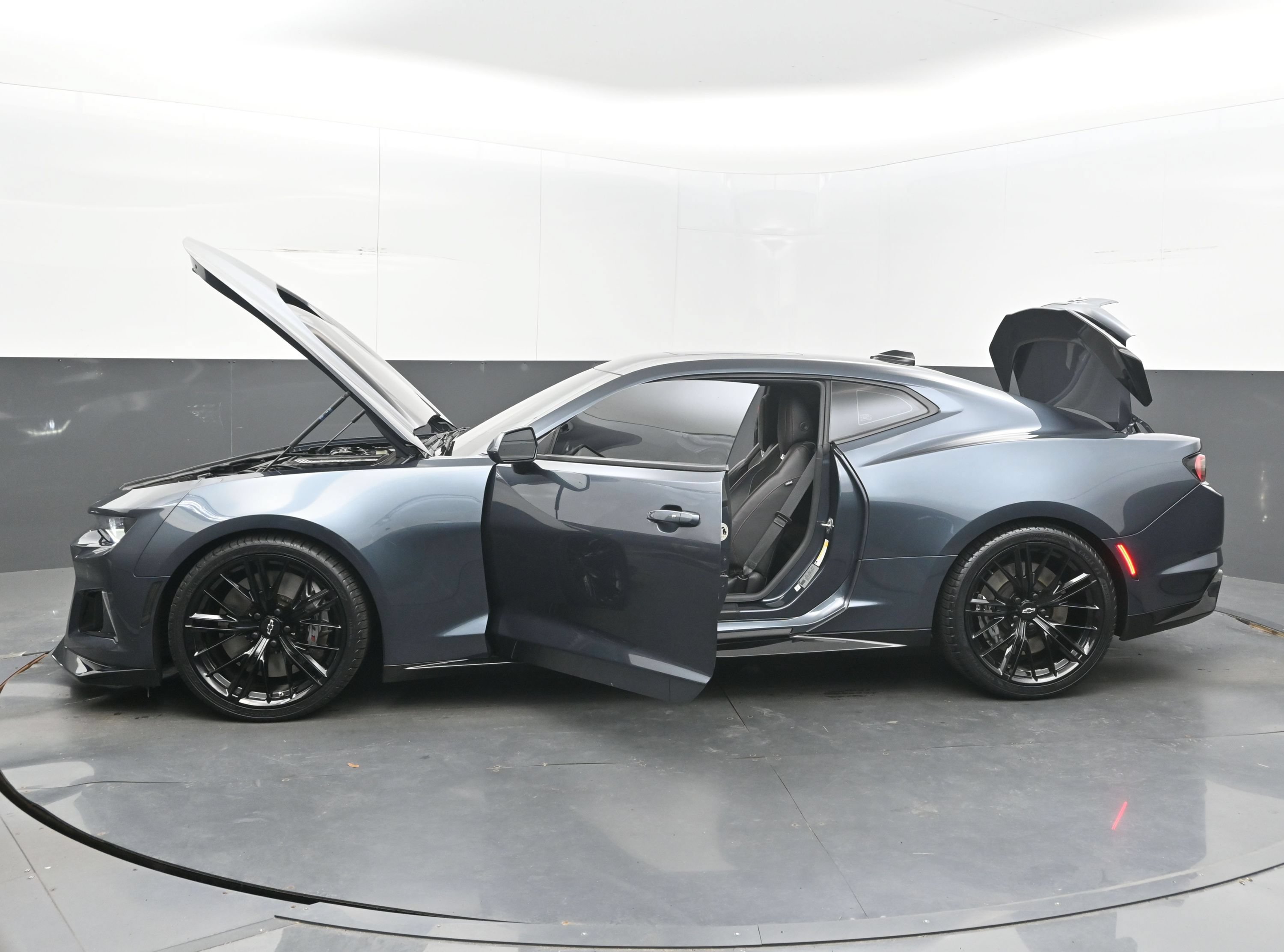 Used 2021 Chevrolet Camaro ZL1 w/ LPO, ZL1 Protection Package RWD image 49