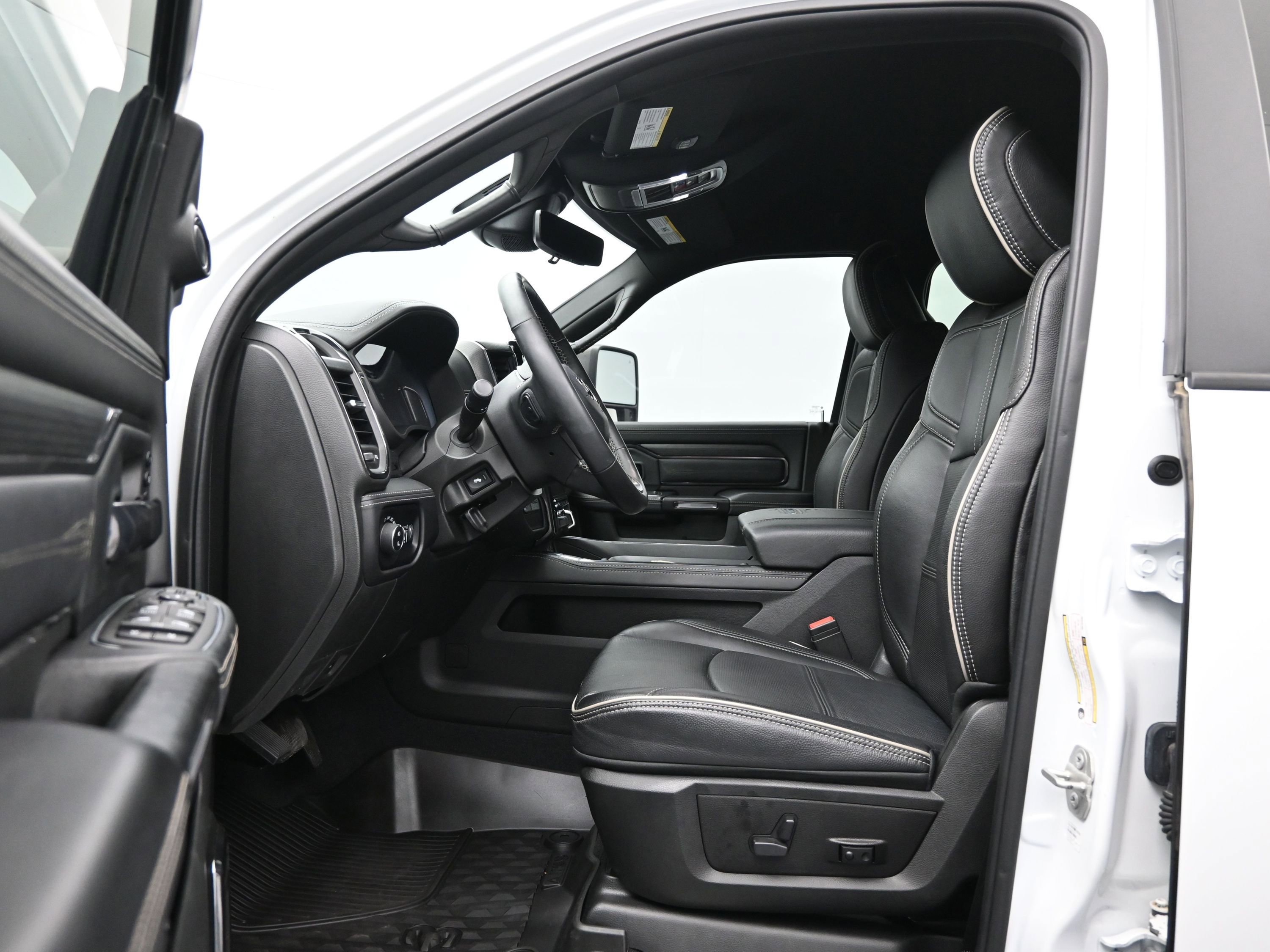 Used 2024 RAM 3500 Limited w/ Night Edition AWD/4WD image 9
