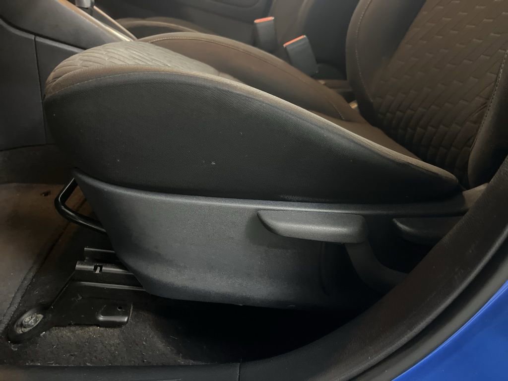 Used 2021 Nissan Kicks S image 48