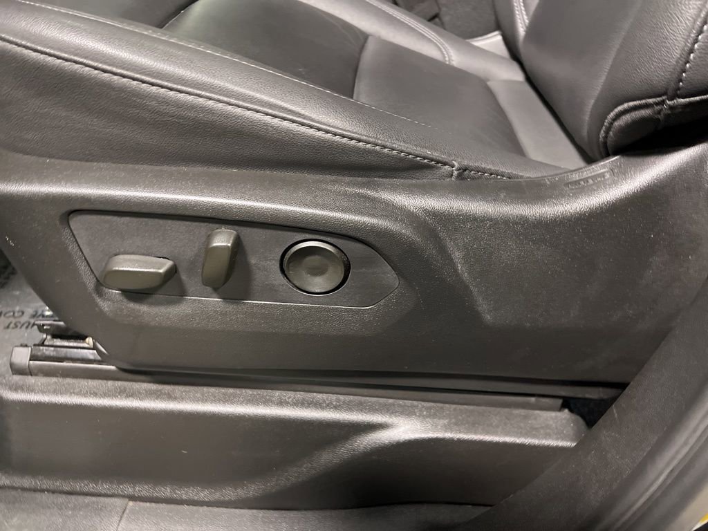 Used 2024 Chevrolet Suburban LT image 30