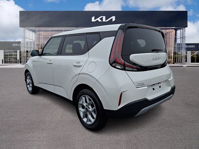 Certified 2023 Kia Soul LX w/ LX Technology Package image 4