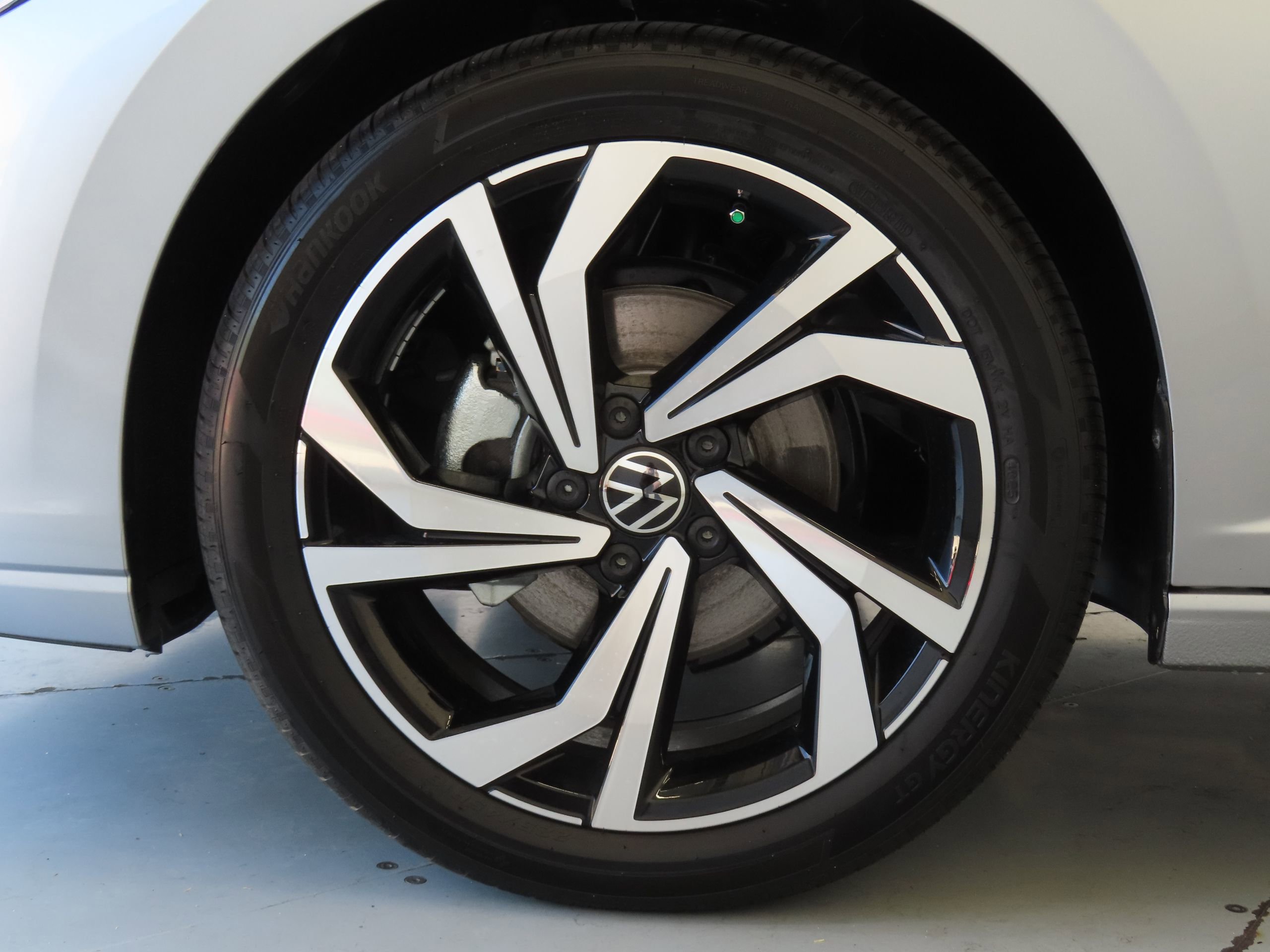New 2026 Volkswagen Jetta SEL FWD image 29