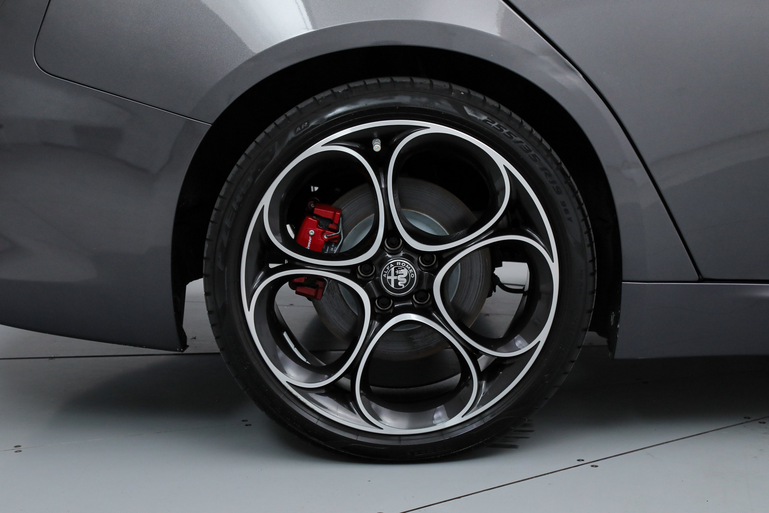 Used 2023 Alfa Romeo Giulia Veloce RWD image 22