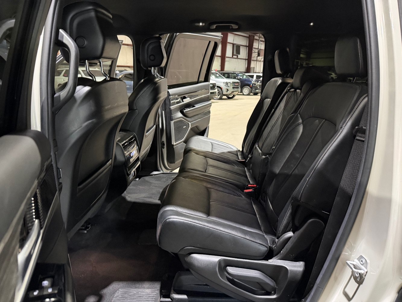 Used 2022 Jeep Wagoneer Series III RWD image 17