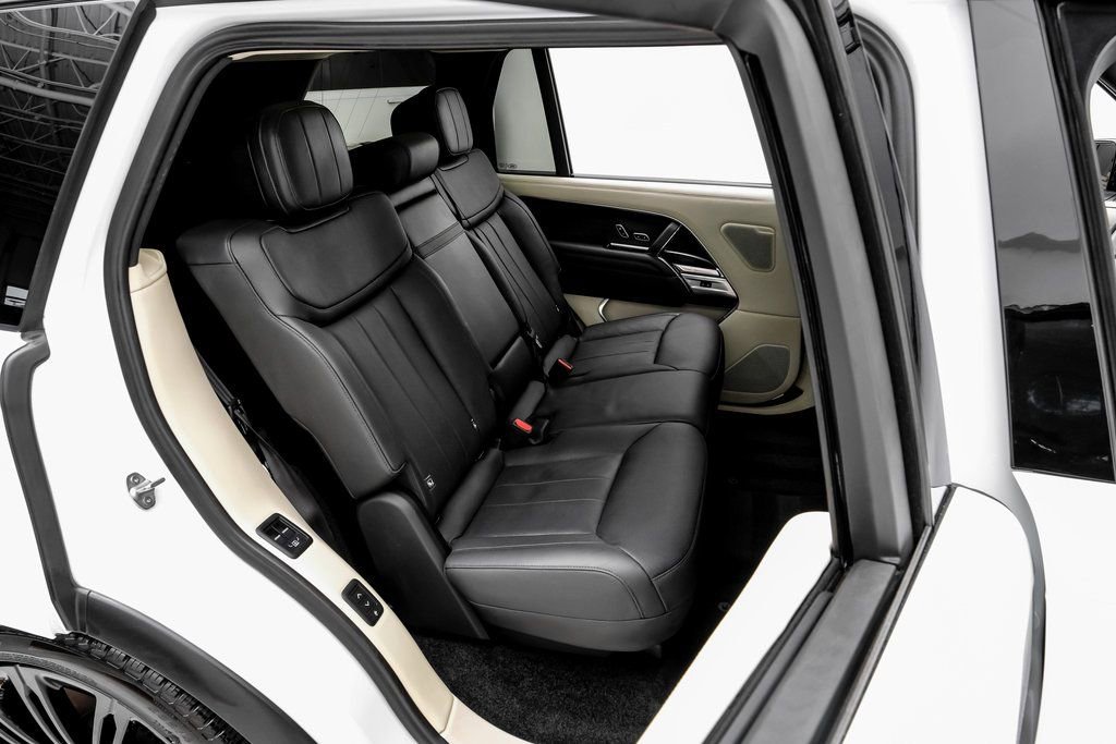 Used 2022 Land Rover Range Rover Long Wheelbase SE image 30