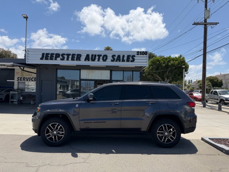 Used 2017 Jeep Grand Cherokee Trailhawk w/ Trailhawk Luxury Group AWD/4WD image 7