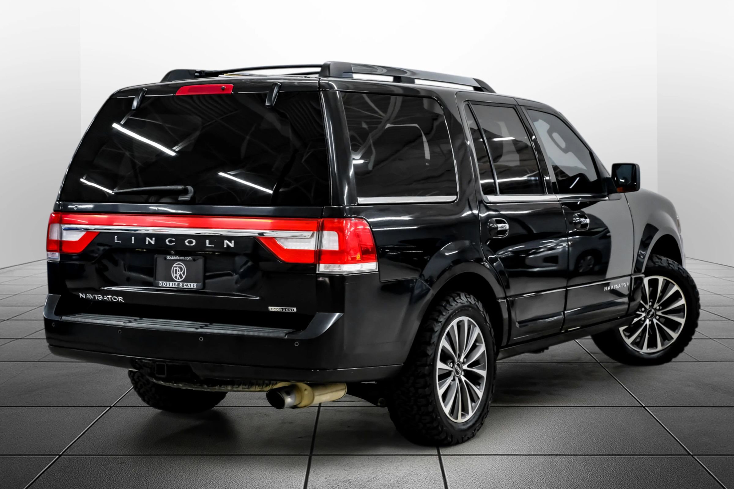Used 2015 Lincoln Navigator 2WD image 9