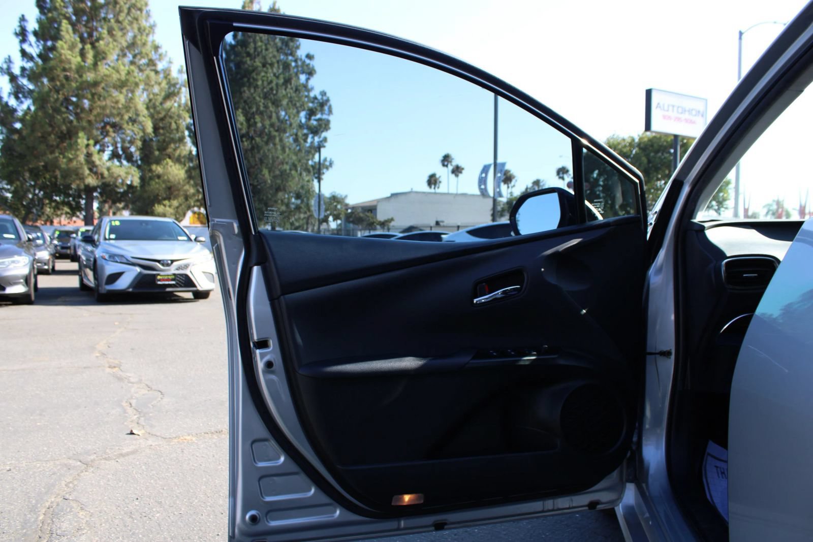 Used 2017 Toyota Prius Prime Premium w/ Preferred Accessory Package FWD image 15