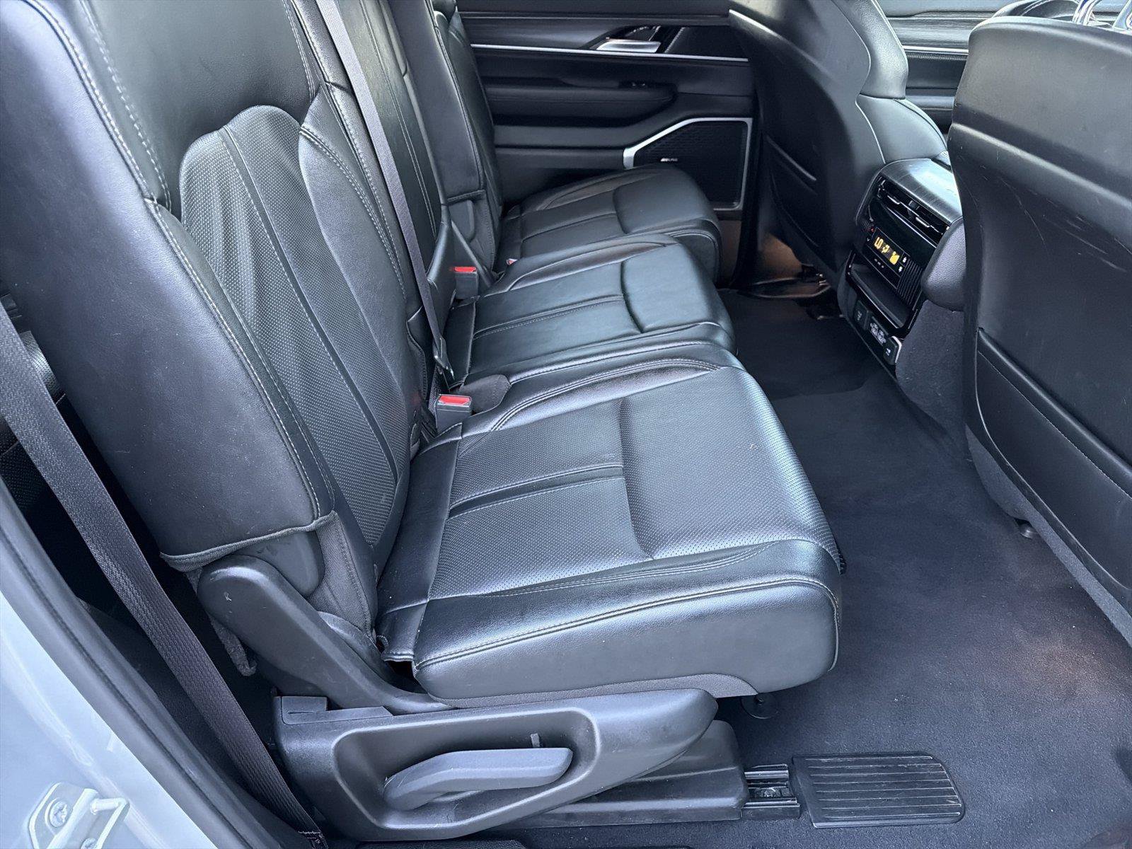 Used 2024 Jeep Wagoneer Series II w/ Flexible Seating Group RWD image 15