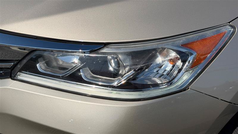 Used 2017 Honda Accord EX-L image 12