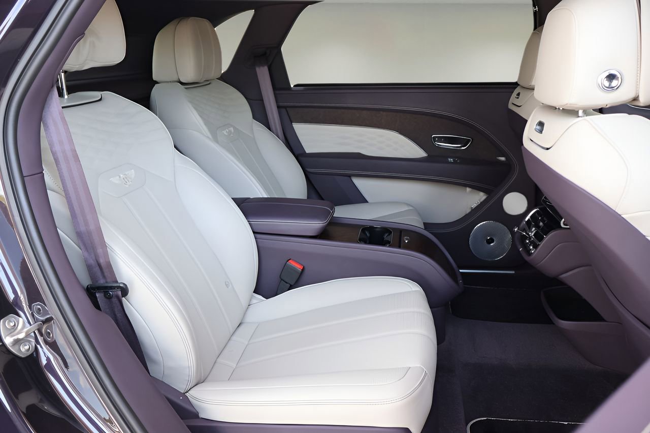Used 2023 Bentley Bentayga Extended Wheelbase AWD/4WD image 21