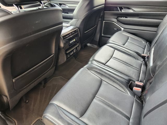 Certified 2024 Jeep Wagoneer Series II w/ Flexible Seating Group RWD image 28