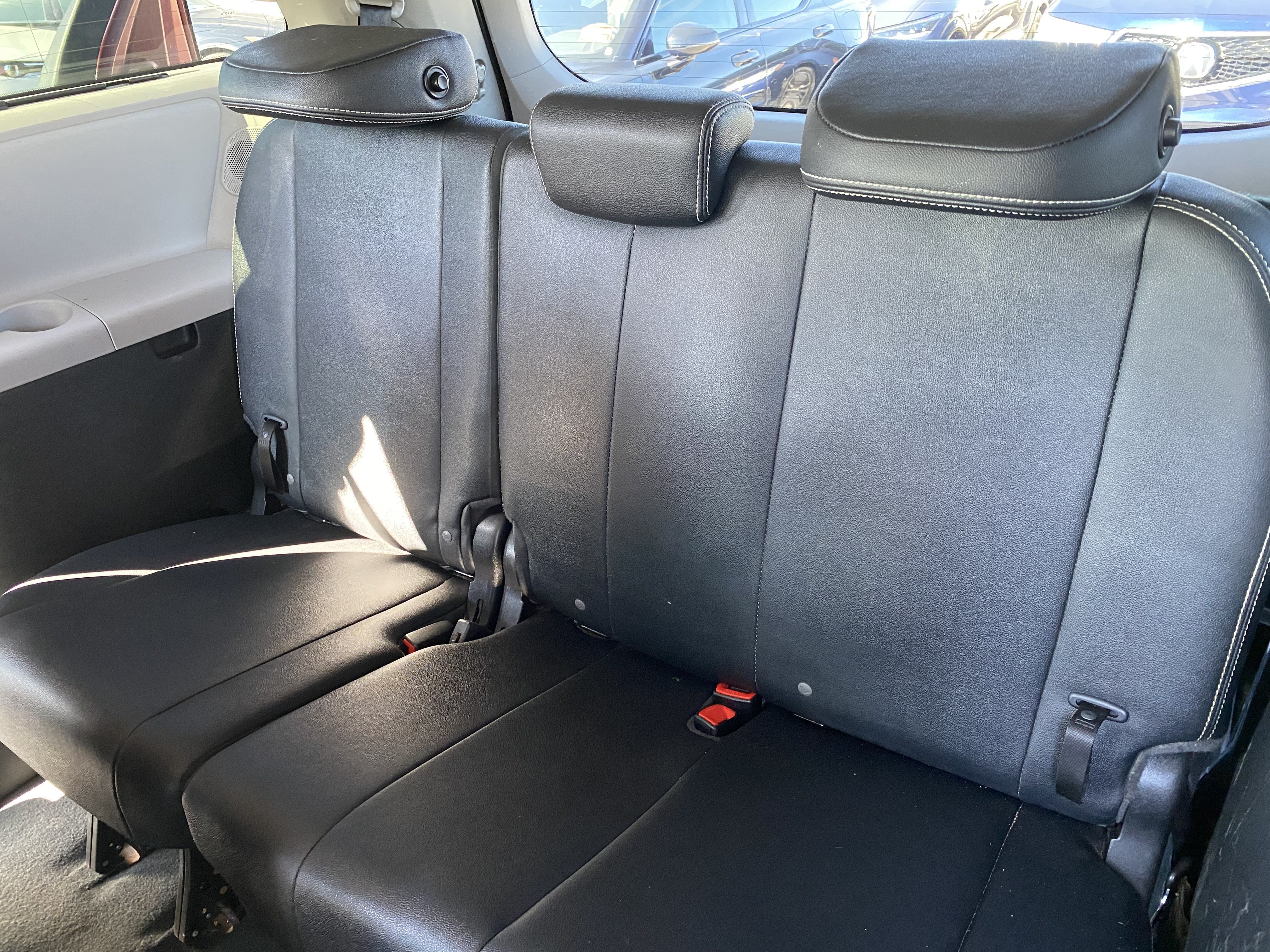 Used 2020 Toyota Sienna SE Premium FWD image 15