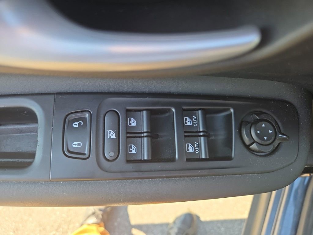 Used 2023 Jeep Renegade Altitude image 10