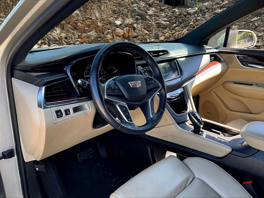 Used 2017 Cadillac XT5 Luxury w/ Driver Awareness Package image 12