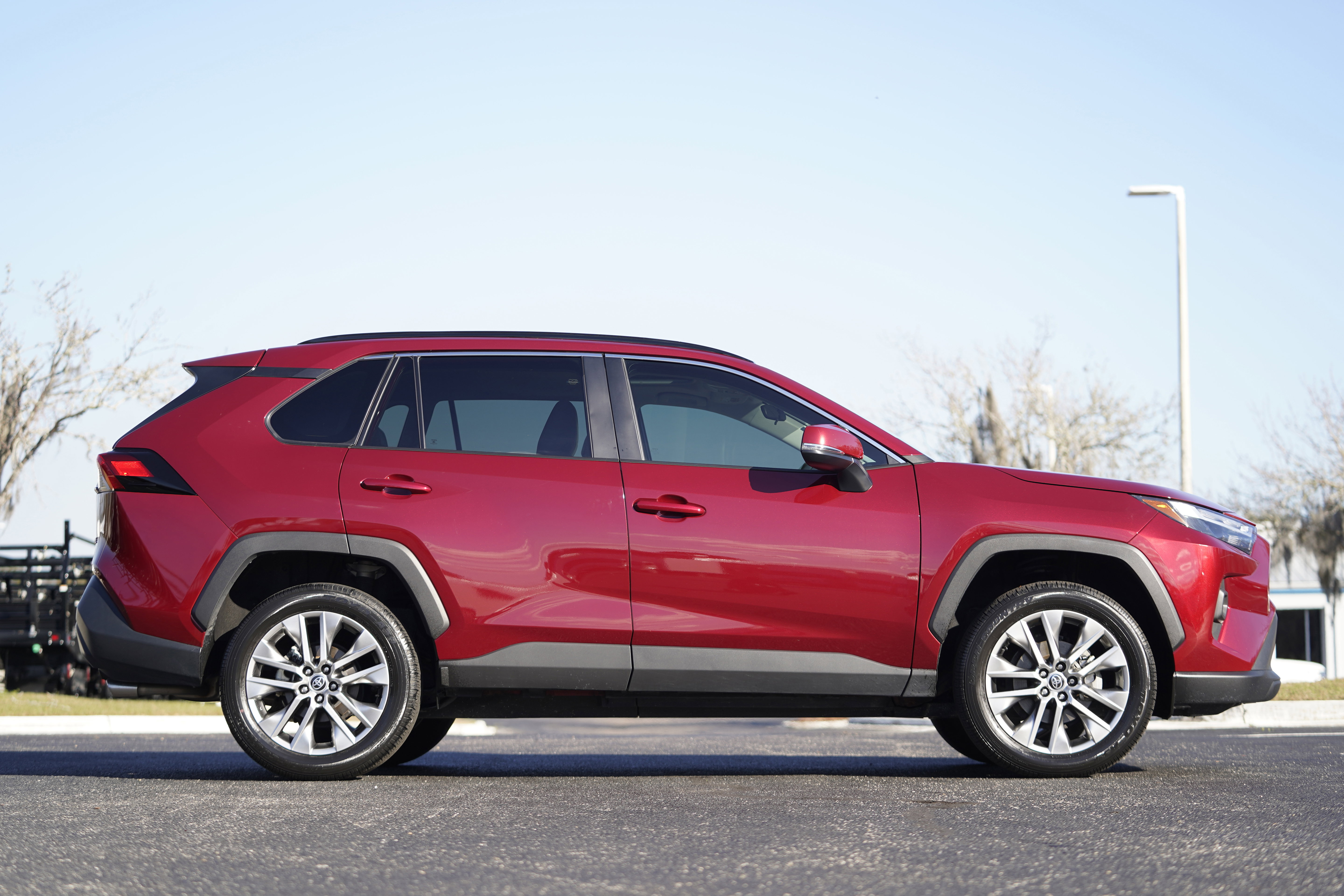 Used 2022 Toyota RAV4 XLE Premium image 7
