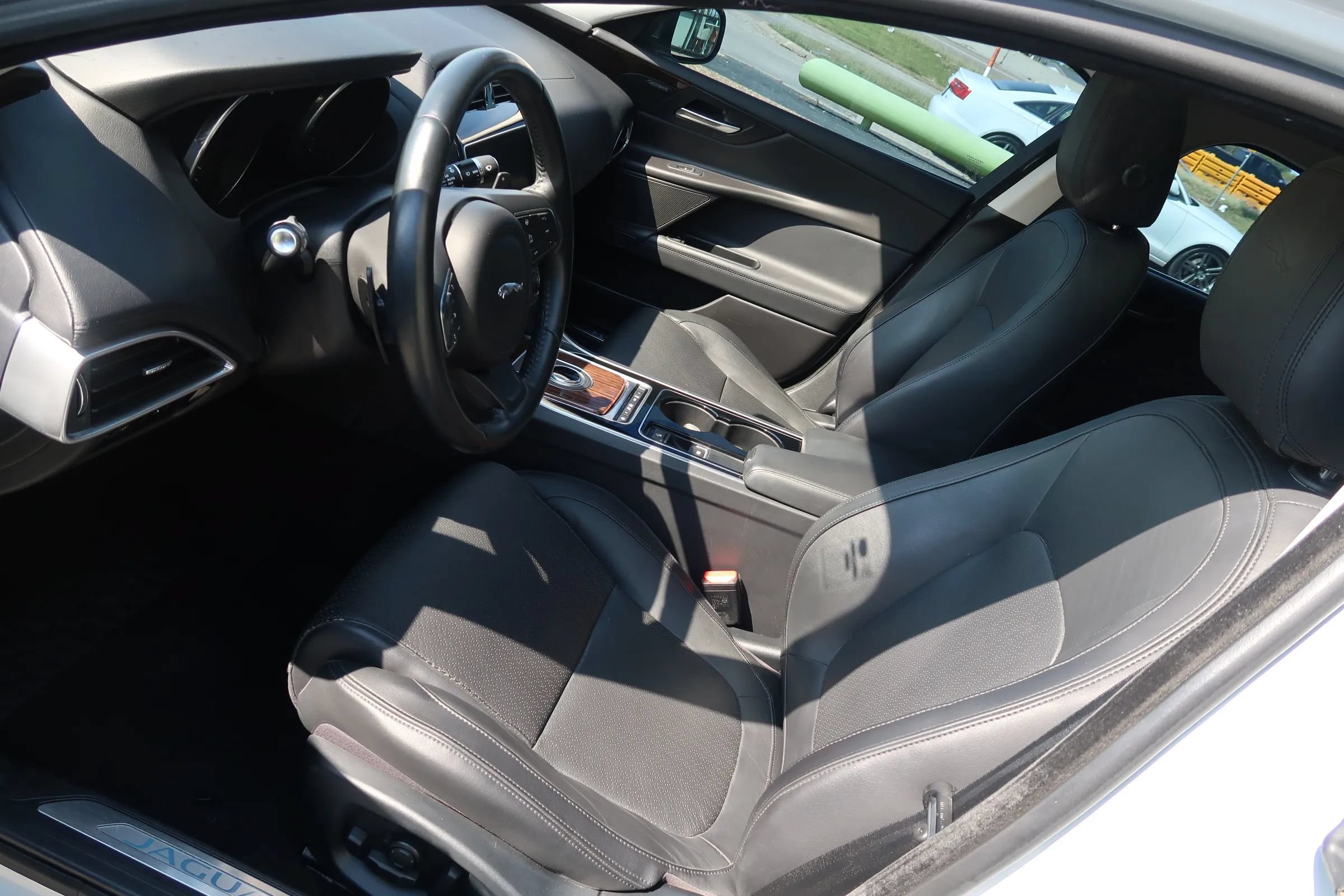 Used 2017 Jaguar XE First Edition RWD image 14
