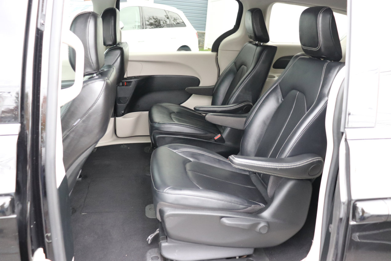 Used 2024 Chrysler Pacifica Limited image 12