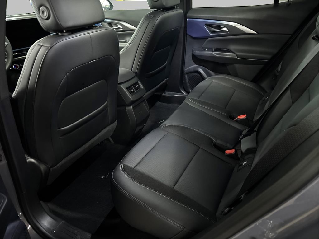 Used 2025 Chevrolet Equinox EV LT image 10