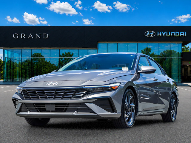 Used 2025 Hyundai Elantra Limited FWD image 2