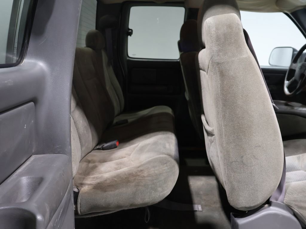 Used 2004 Chevrolet Silverado 3500 4x4 Extended Cab w/ Heavy-Duty Power Package image 19