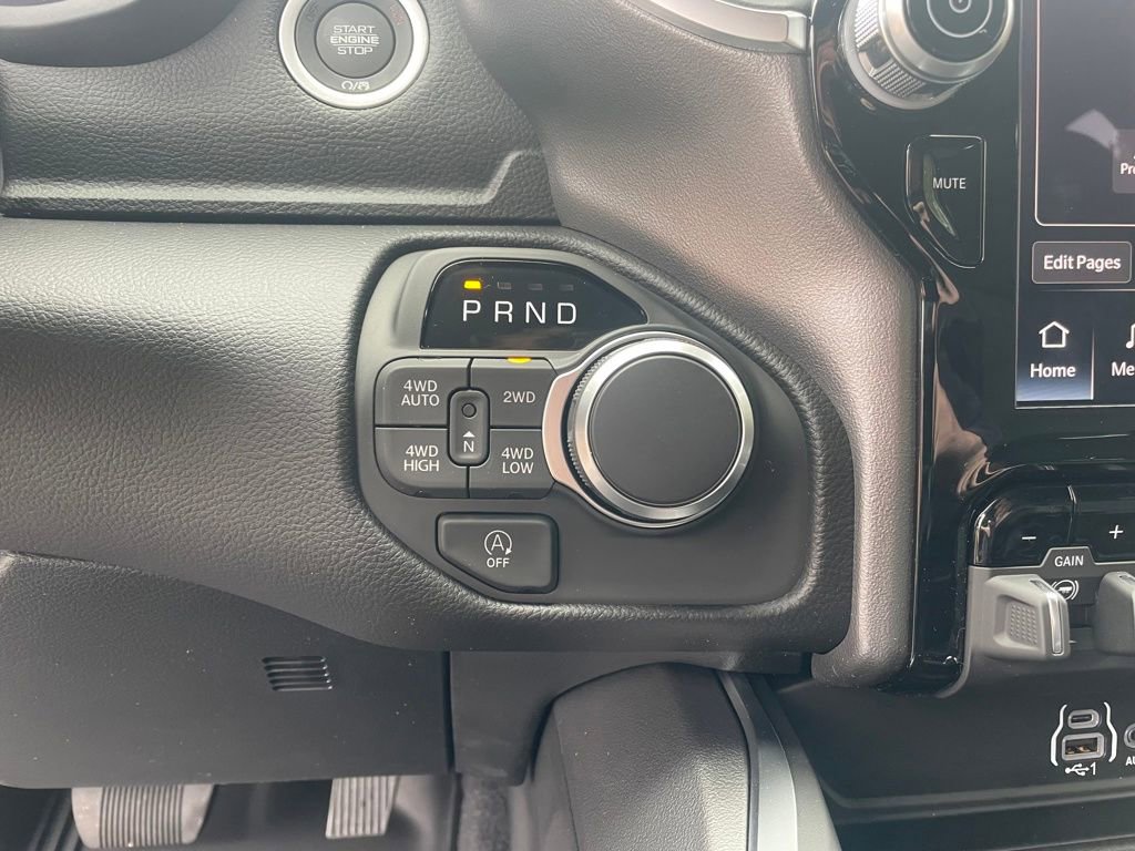 New 2026 RAM 1500 4x4 Crew Cab image 16