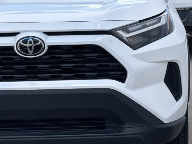 Used 2025 Toyota RAV4 XLE FWD image 9