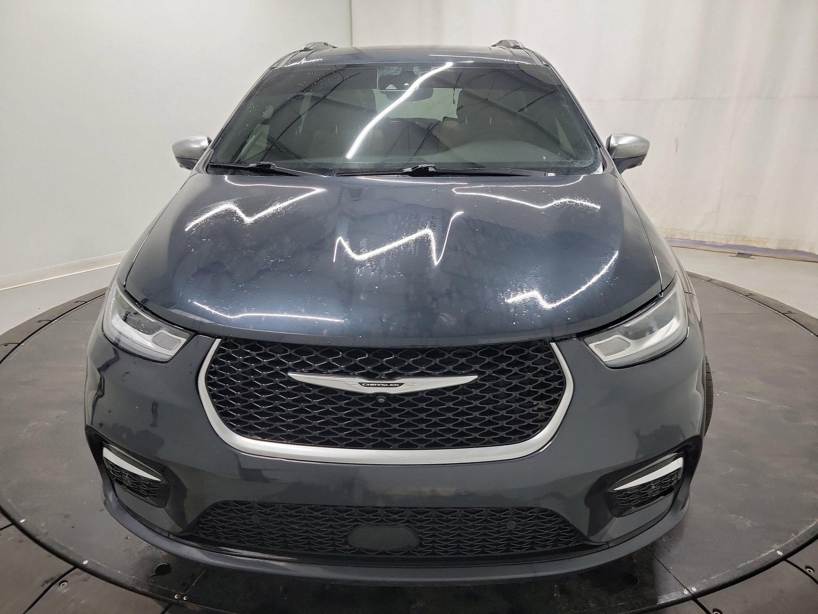 Used 2021 Chrysler Pacifica Pinnacle image 2